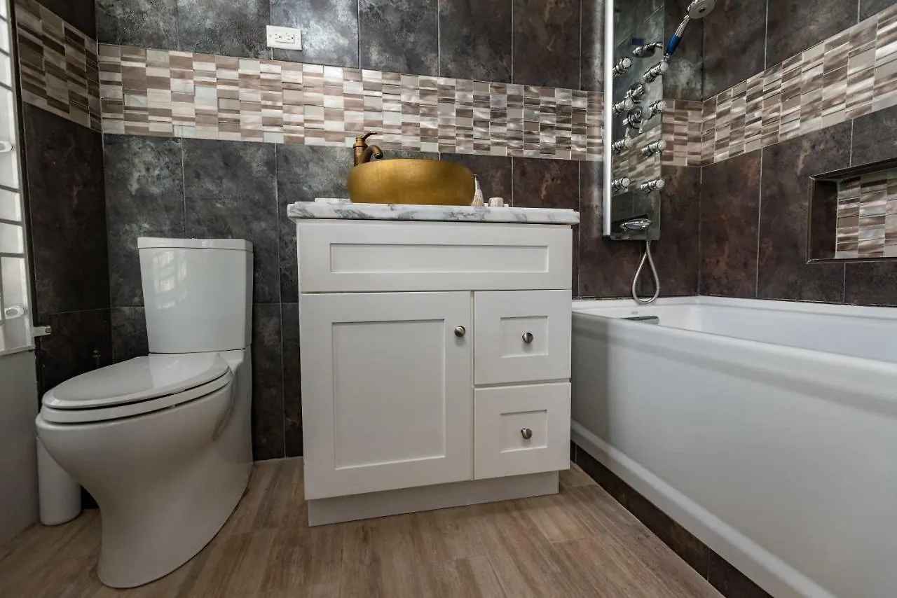 Luxury Bogue Village Duplex Apartment 蒙特哥贝